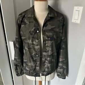 American Eagle Outfitters | camo jacket size small